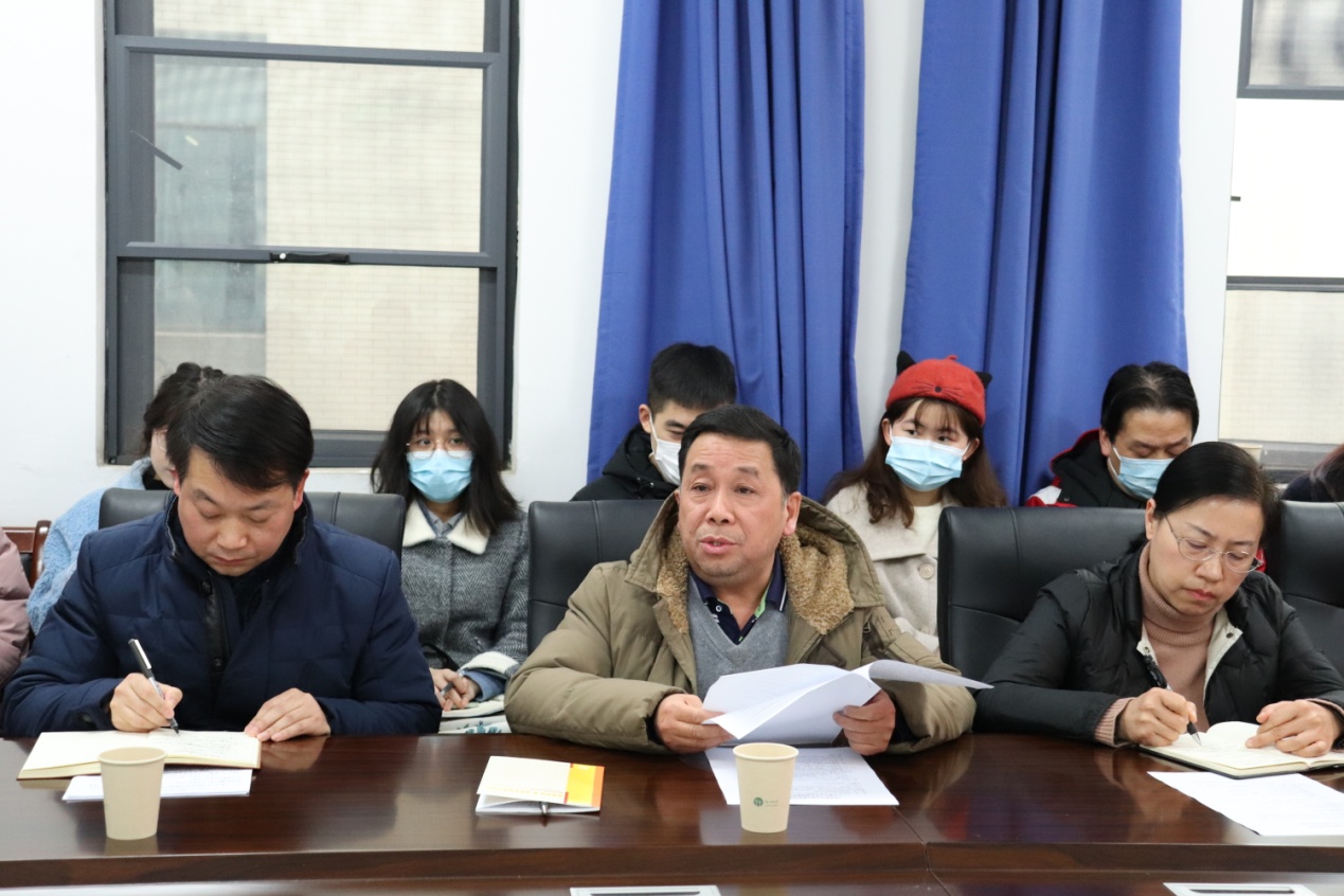 说明: C:\Users\HP\Desktop\12.10文学院会议 艾爱\12.10文学院会议 艾爱 (4).JPG